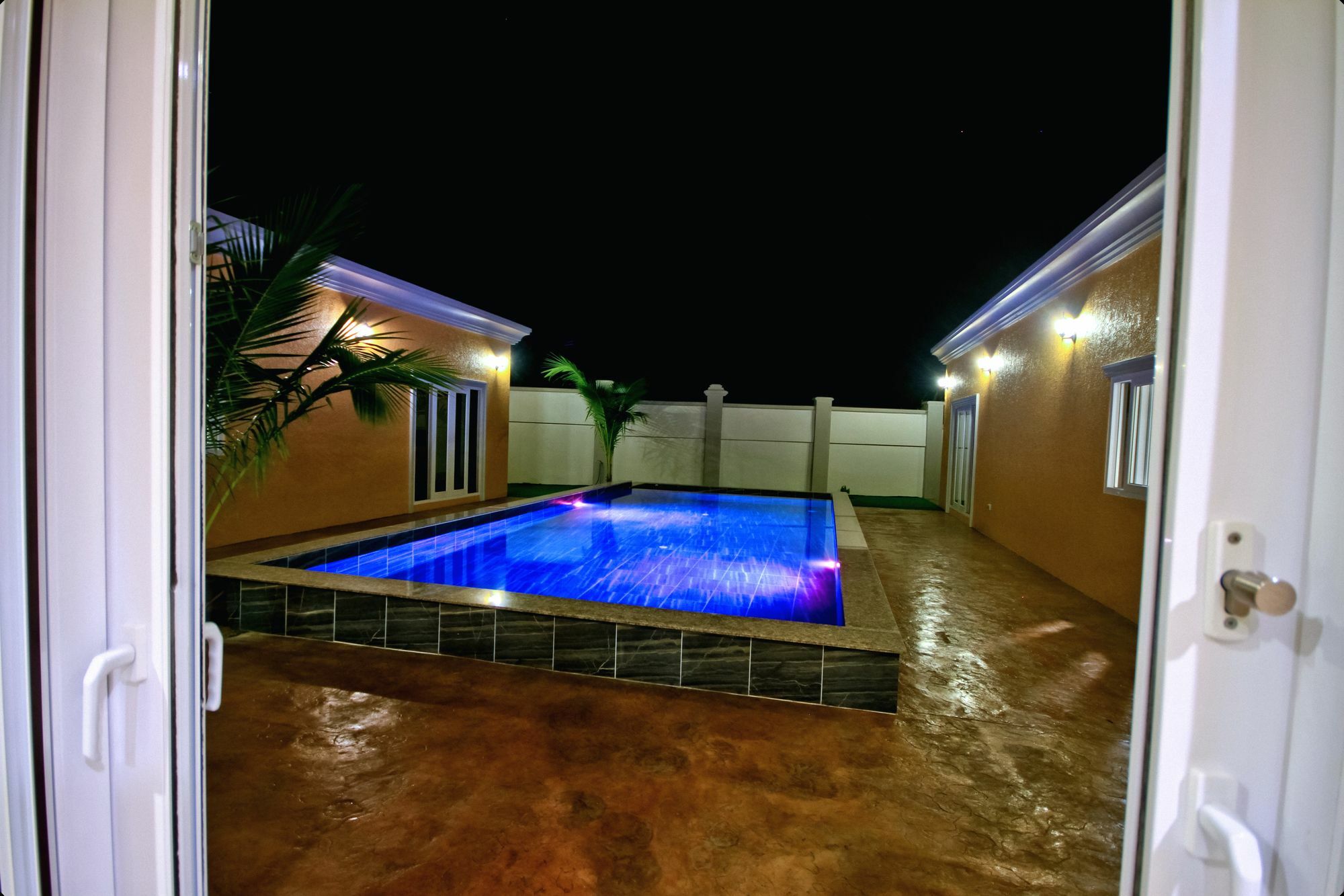Luxury Pool Villa 3Br 6-8 Persons (Adults Only) Pattaya Luaran gambar